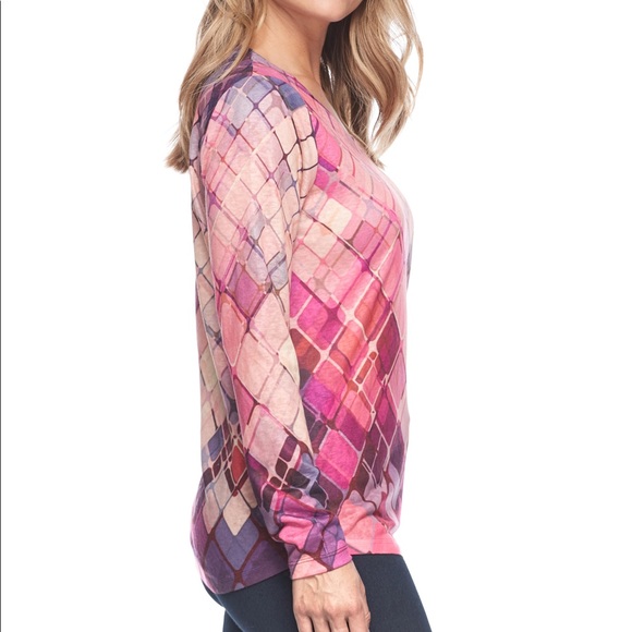 FDJ MODERN ARGYLE PRT V NECK TOP - Picture 2 of 2